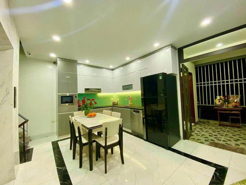 Cho thuê nhà Phố Nguyễn Chính, Hoàng Mai, 5.5 tầng x 45m2, thang máy KD onl, kết hợp ở - Ảnh 1